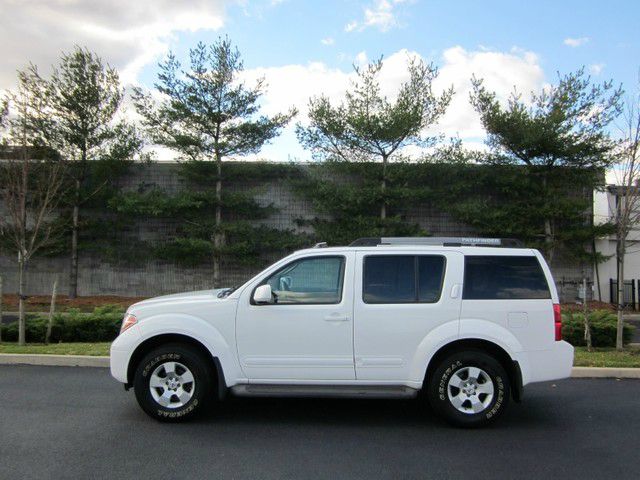 Nissan Pathfinder 2005 photo 1