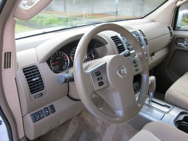 Nissan Pathfinder 2005 photo 2