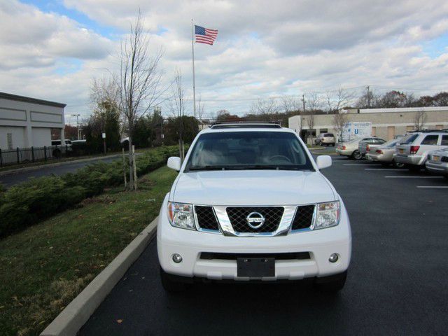 Nissan Pathfinder 2005 photo 3