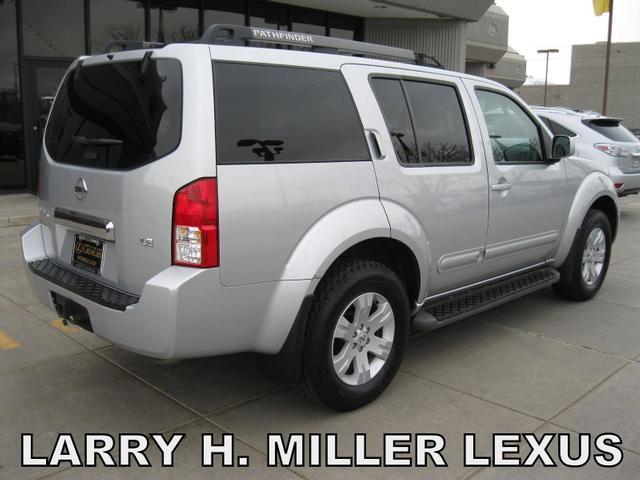 Nissan Pathfinder 2005 photo 1