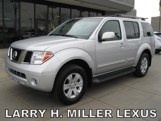 Nissan Pathfinder 2005 photo 2