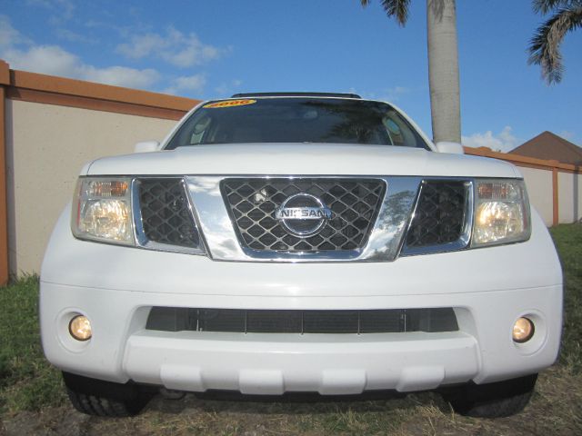 Nissan Pathfinder 4dr 2WD Auto 3.5L V6 SUV