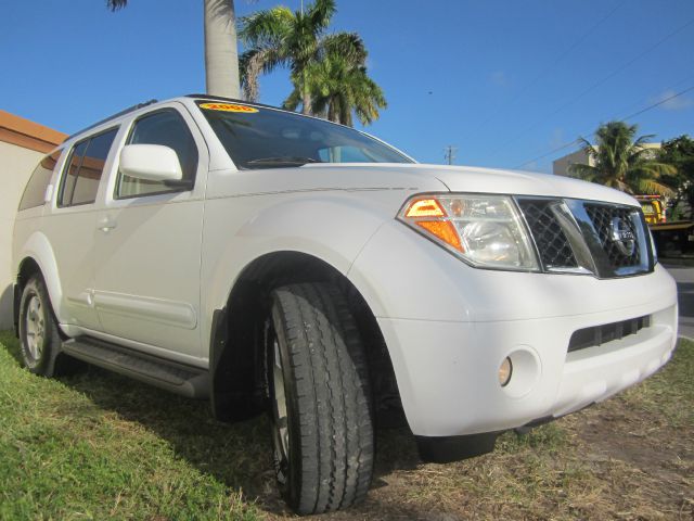 Nissan Pathfinder 2005 photo 3