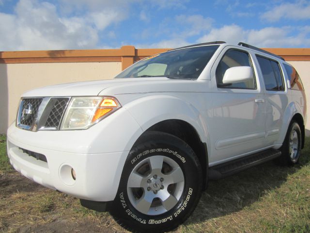 Nissan Pathfinder 2005 photo 4