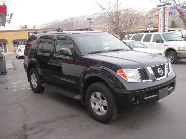 Nissan Pathfinder 2005 photo 2