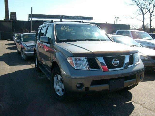 Nissan Pathfinder SE Sport Utility