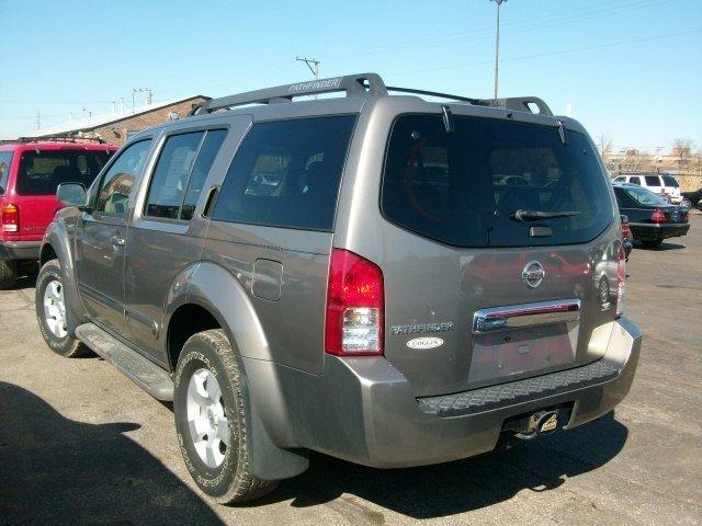 Nissan Pathfinder 2005 photo 2