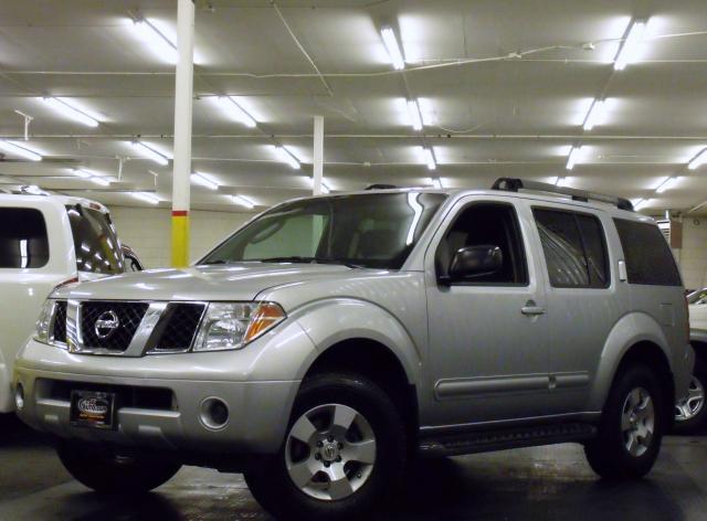 Nissan Pathfinder 2005 photo 1