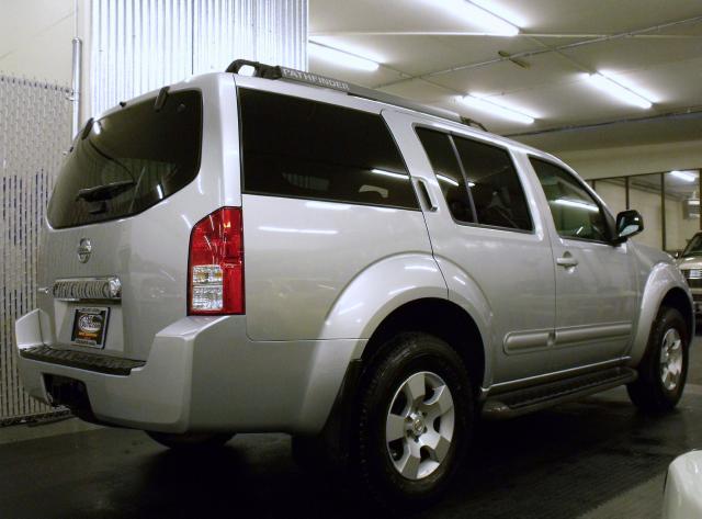 Nissan Pathfinder 2005 photo 4