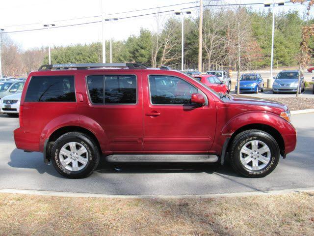 Nissan Pathfinder 2005 photo 2