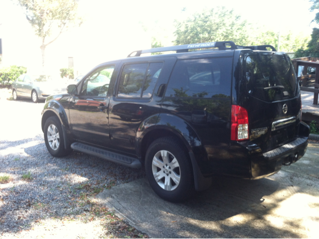 Nissan Pathfinder 2005 photo 1