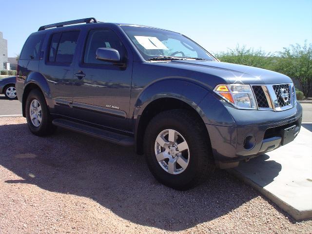 Nissan Pathfinder 2005 photo 1