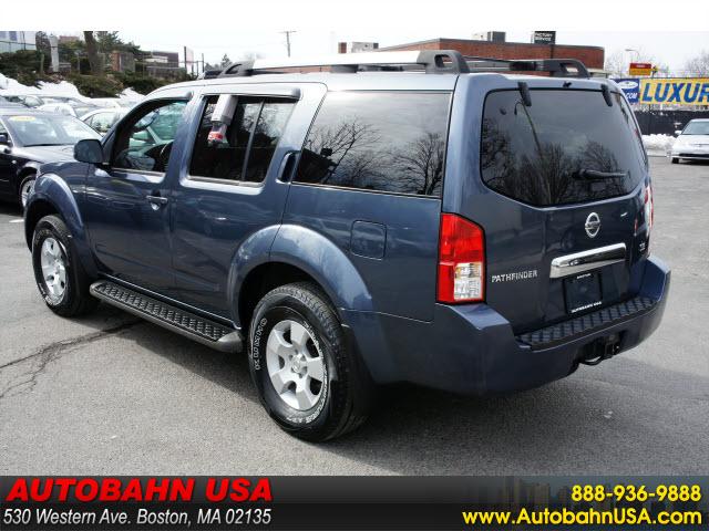 Nissan Pathfinder 2005 photo 2