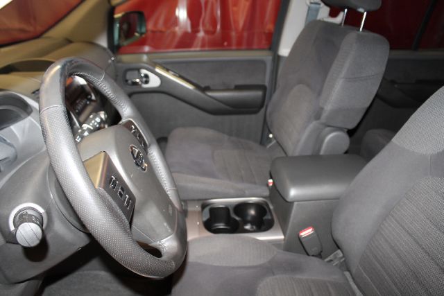 Nissan Pathfinder 2005 photo 2