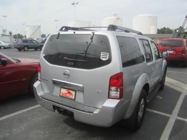Nissan Pathfinder 2005 photo 2