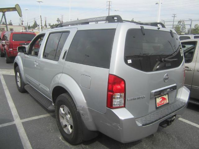 Nissan Pathfinder 2005 photo 3