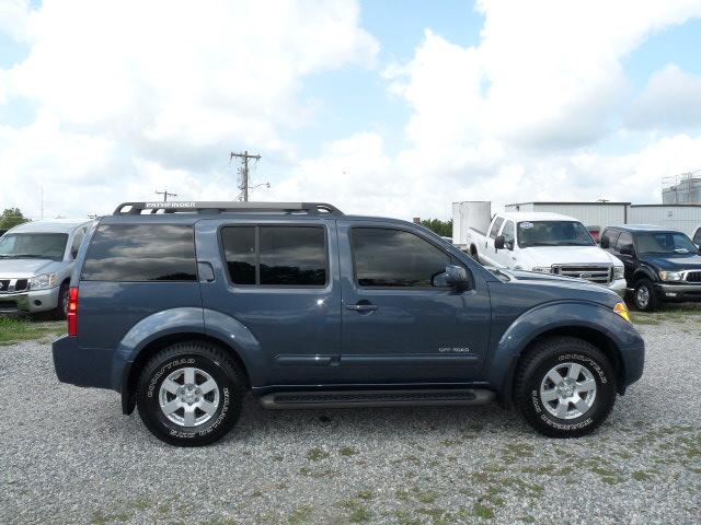 Nissan Pathfinder 2005 photo 2