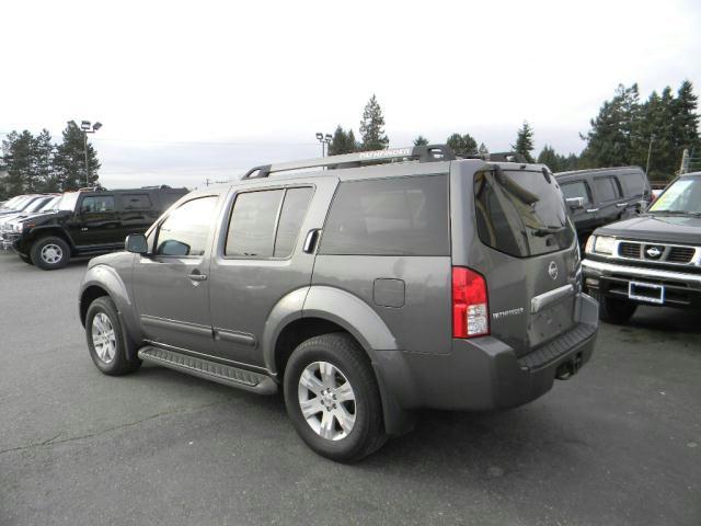Nissan Pathfinder 2005 photo 1