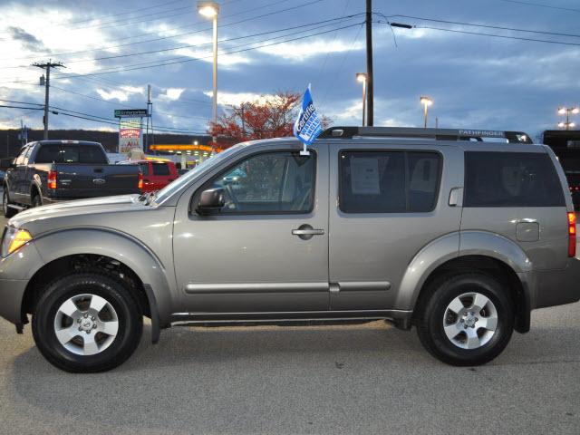 Nissan Pathfinder 2005 photo 1