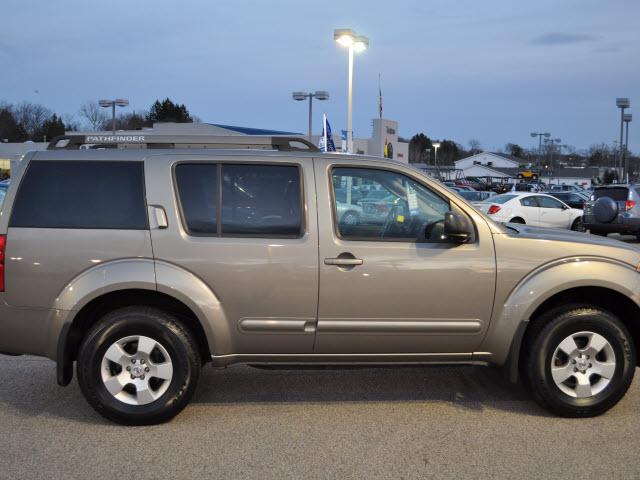 Nissan Pathfinder 2005 photo 4