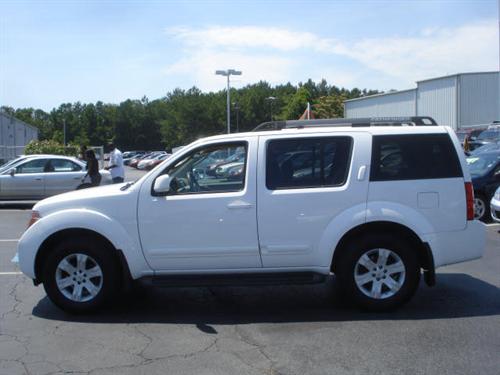 Nissan Pathfinder 2005 photo 1