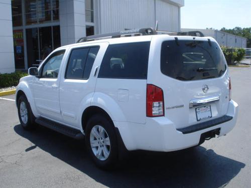 Nissan Pathfinder 2005 photo 2