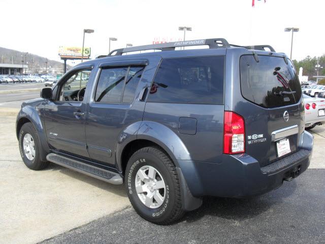 Nissan Pathfinder 2005 photo 2