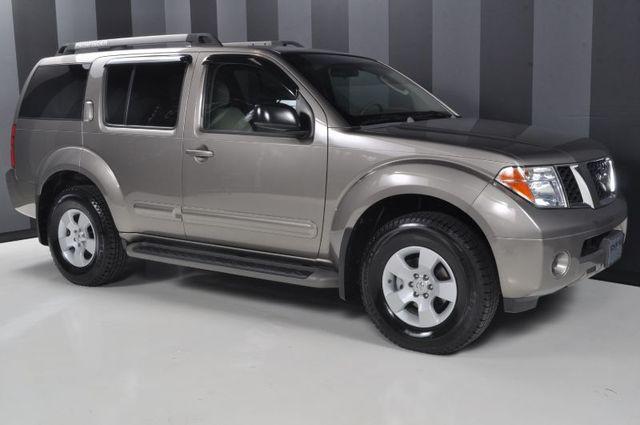Nissan Pathfinder 2005 photo 1