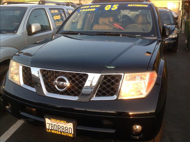 Nissan Pathfinder 2005 photo 1