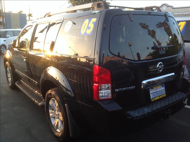Nissan Pathfinder 2005 photo 3