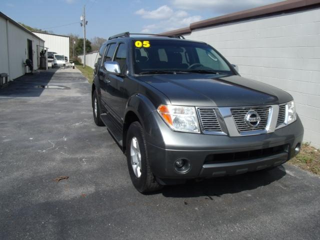 Nissan Pathfinder 2005 photo 1