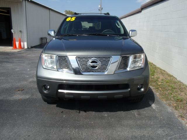 Nissan Pathfinder 2005 photo 2