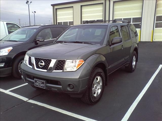 Nissan Pathfinder 2005 photo 2