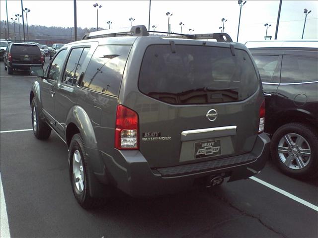 Nissan Pathfinder 2005 photo 4
