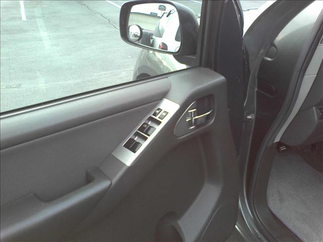 Nissan Pathfinder 2005 photo 5