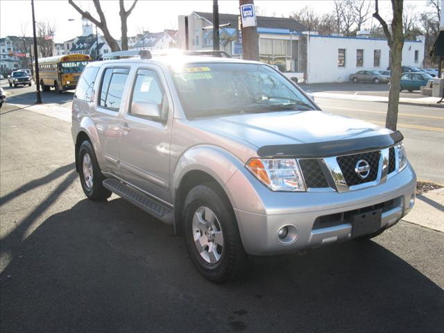 Nissan Pathfinder 2005 photo 1