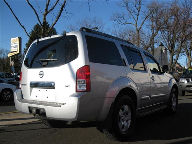 Nissan Pathfinder 2005 photo 2