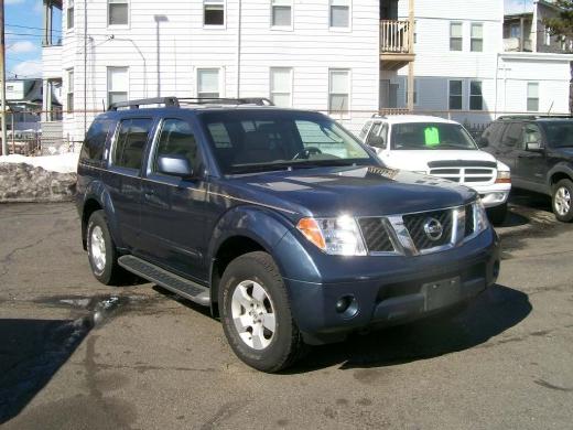 Nissan Pathfinder 2005 photo 2
