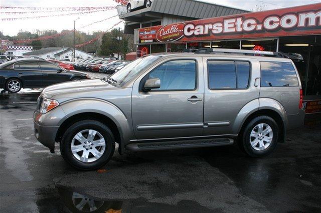 Nissan Pathfinder 2005 photo 1