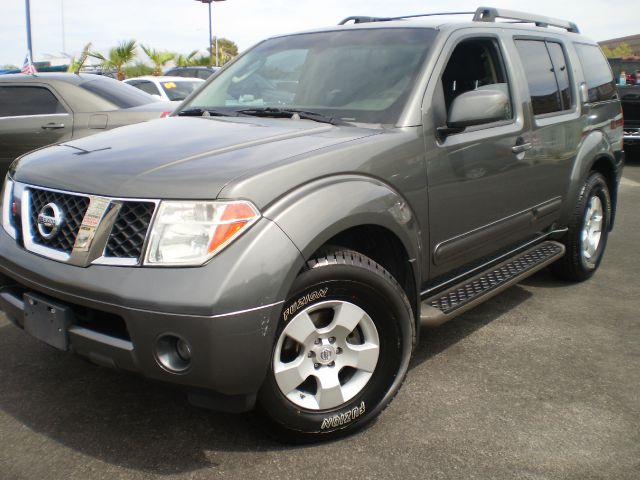 Nissan Pathfinder 2005 photo 2