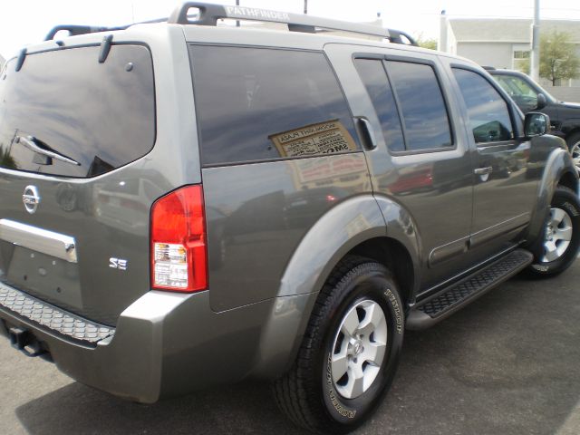 Nissan Pathfinder 2005 photo 4