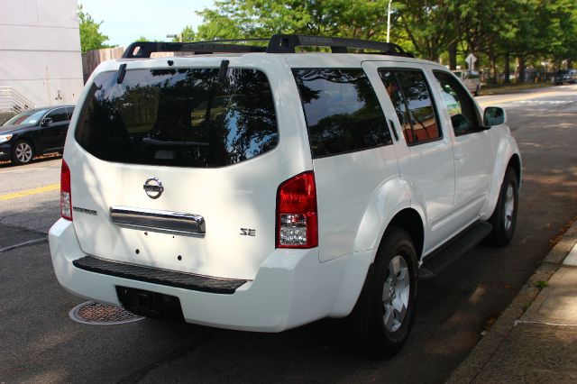 Nissan Pathfinder X SUV