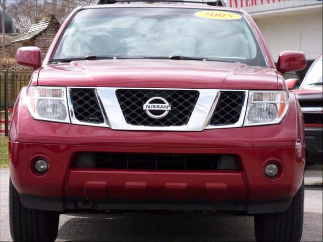 Nissan Pathfinder 2005 photo 1