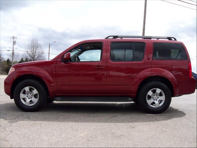 Nissan Pathfinder 2005 photo 2