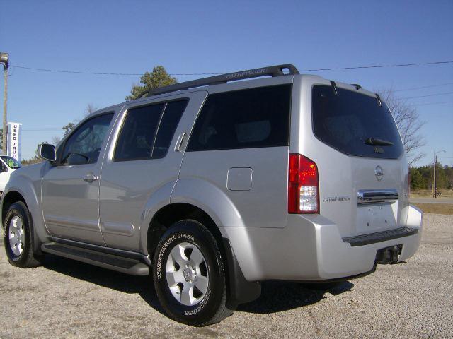 Nissan Pathfinder 2005 photo 3