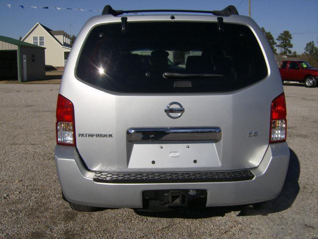 Nissan Pathfinder 2005 photo 4