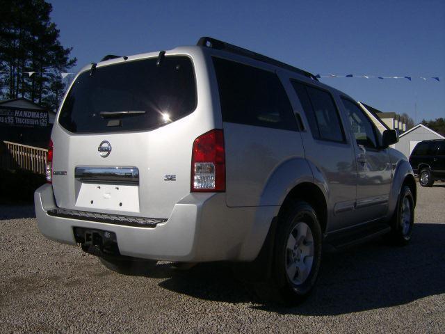 Nissan Pathfinder 2005 photo 5