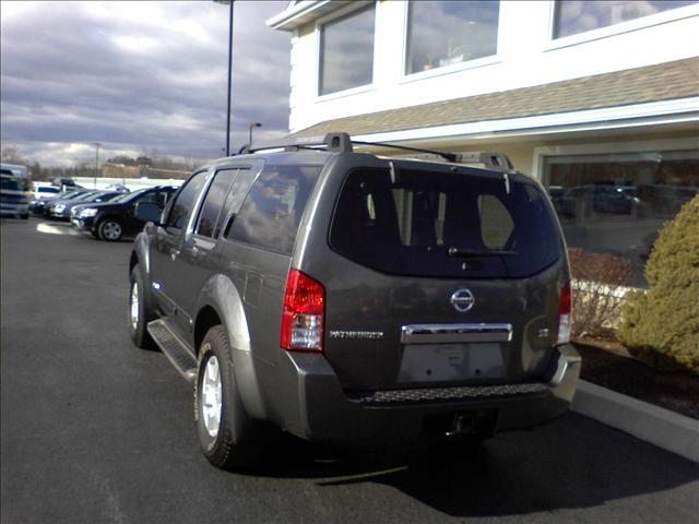 Nissan Pathfinder 2005 photo 1