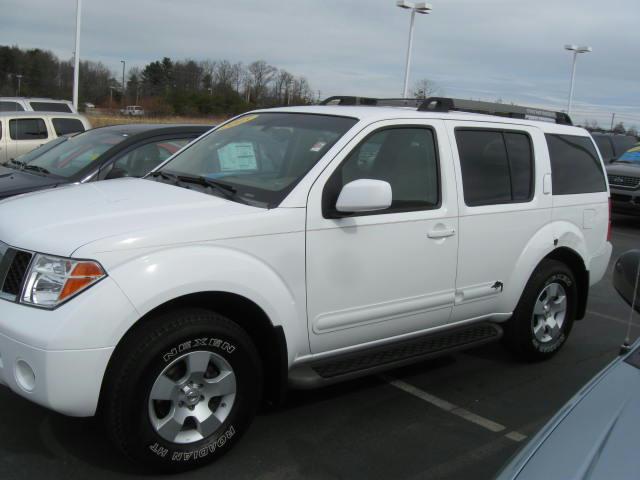 Nissan Pathfinder 2005 photo 1