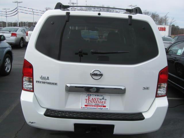 Nissan Pathfinder 2005 photo 3
